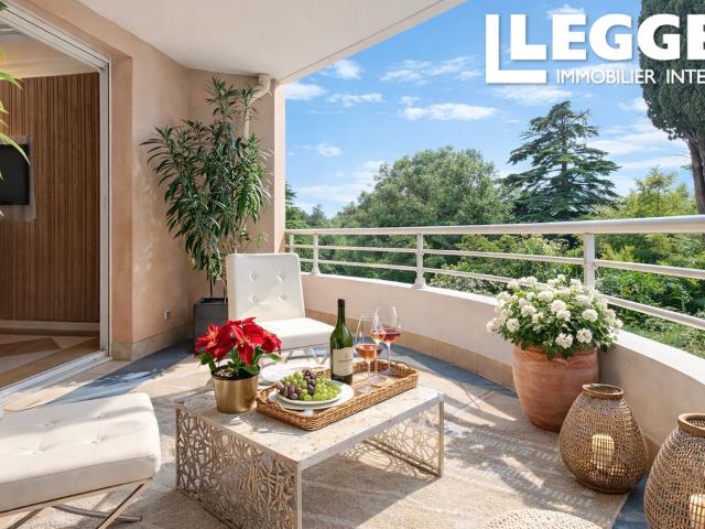 Appartement d'angle 3P rénové à Cannes Oxford – 40m2 d'espace exterior Résidence de standing avec piscine
