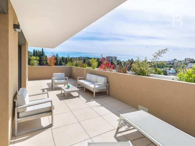 Appartement d'angle en dernier étage à Antibes 98m² Antibes