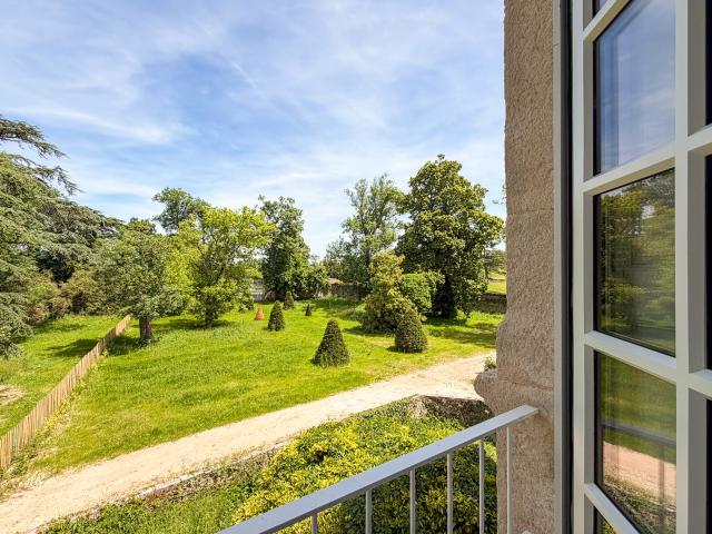 APPARTEMENT DANS CHATEAU HISTORIQUE