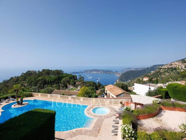Appartement dans domaine recherché à la vue époustouflante 76m² Eze