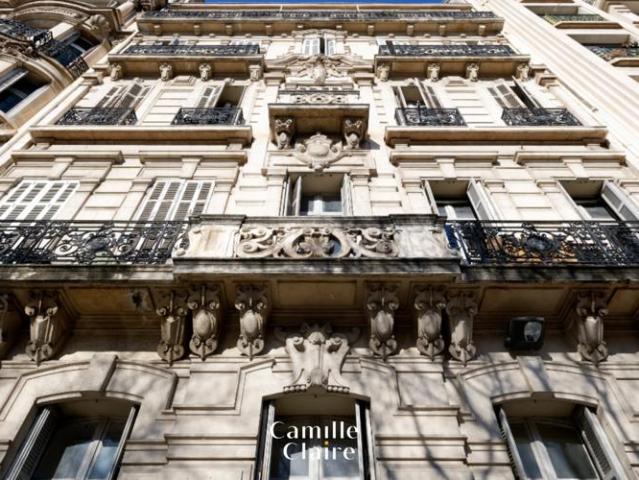 Appartement dans immeuble bourgeois Haussmannien sur Marseil