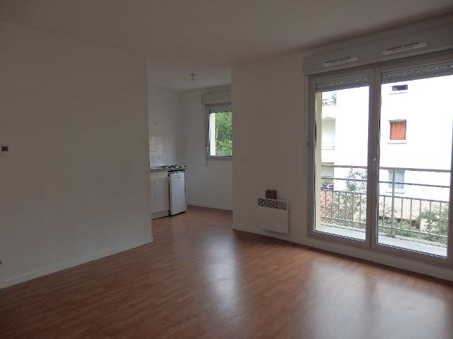 Appartement dans résidence à Elbeuf 3 pièce s avec balcon et place de parking