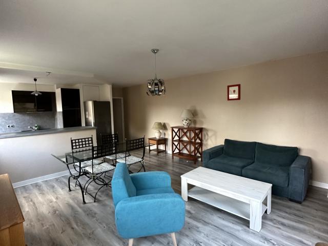 APPARTEMENT DANS RESIDENCE CALME