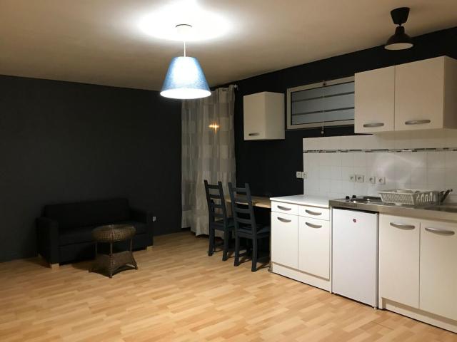 Appartement dans une maison dans un quartier tran
