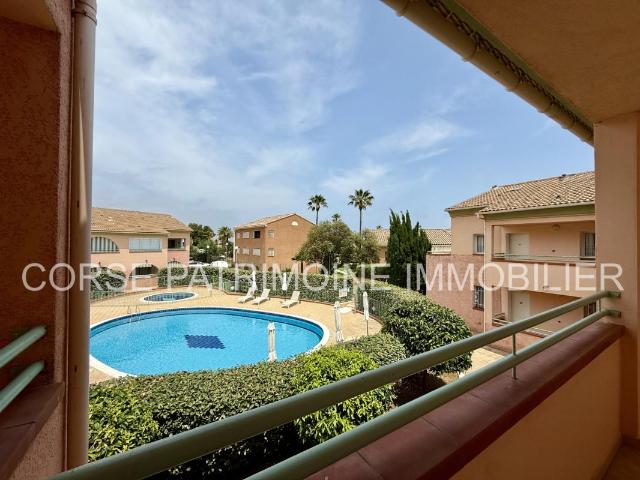Appartement dans une résidence calme en bord de mer