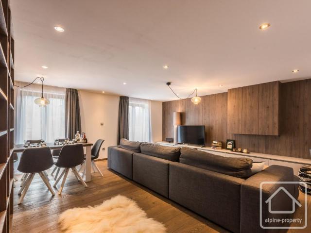 Appartement de 4 chambres avec salles de bains ensuite plus coin montagne et grand terrasse