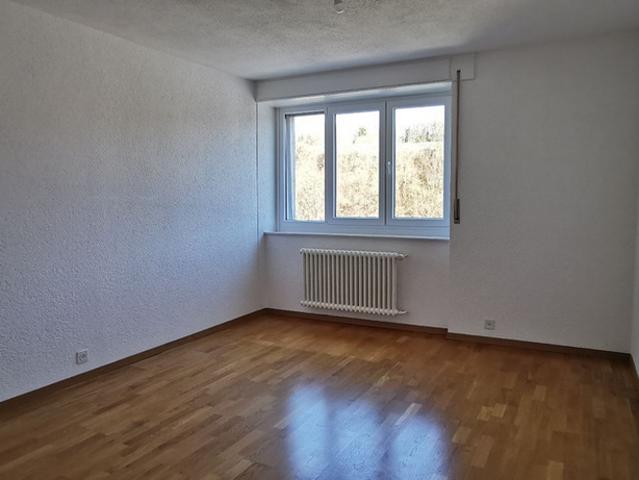 Appartement de 4 pièces au 1er étage à louer
