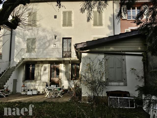 Appartement de 4 pièces au 1er étage dans le quartier.