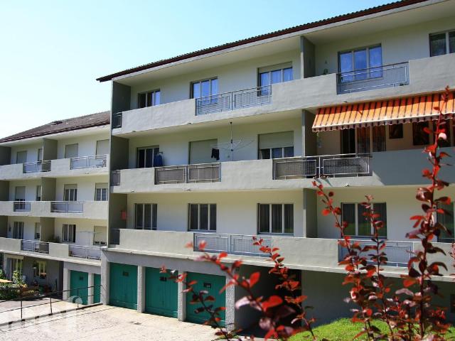 Appartement de 4 pièces dans un quartier calme, proche.