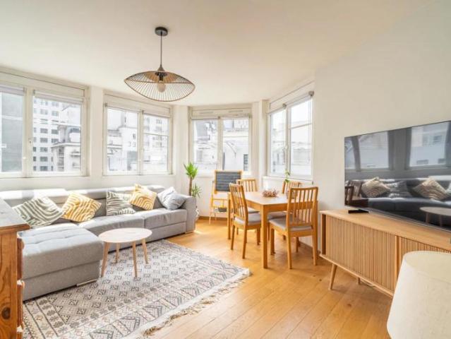 4 pièces de 77 m² Faubourg de l'Arche à deux pas de la Défense