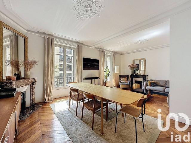 Appartement de 4 pièces de luxe en vente à Montmartre, Abbesses, Grandes Carrières, France
