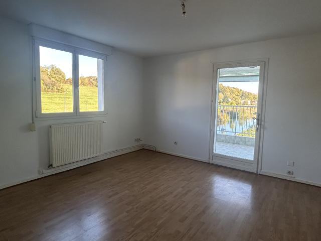 Appartement de 4 pièces, deux terrasses et une cour
