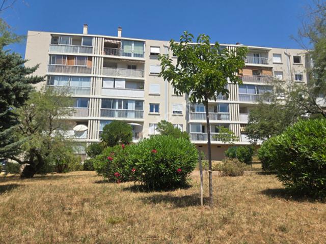 Appartement de 4 pièces en dernier étage avec terrasse et garage en sus, secteur Ste Musse
