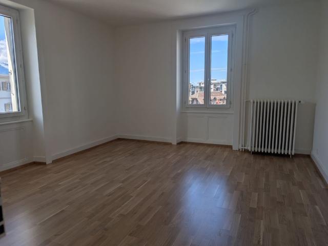 Appartement de 4 pièces rénové au 4ème étage