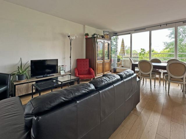 Appartement de 4 pièces sur 90,03 m2 Carrez avec deux loggia