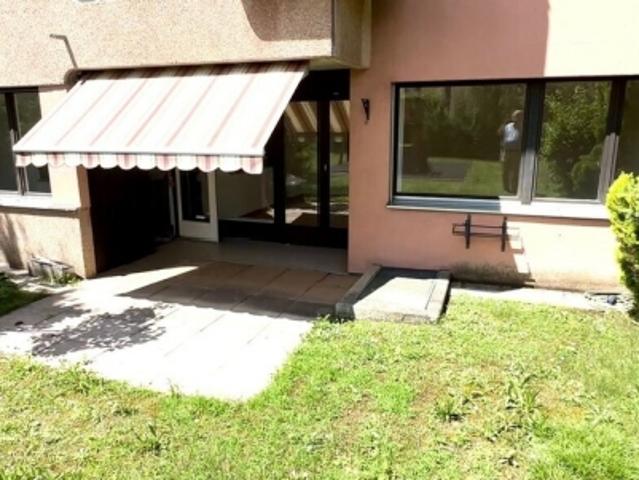 Appartement de 4,5 pièces rénové avec terrasse accédant au jardin