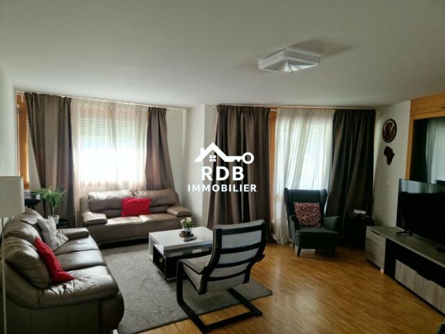 Appartement de 5 pièces au 1er étage situé à Le Grand Saconnex 1218