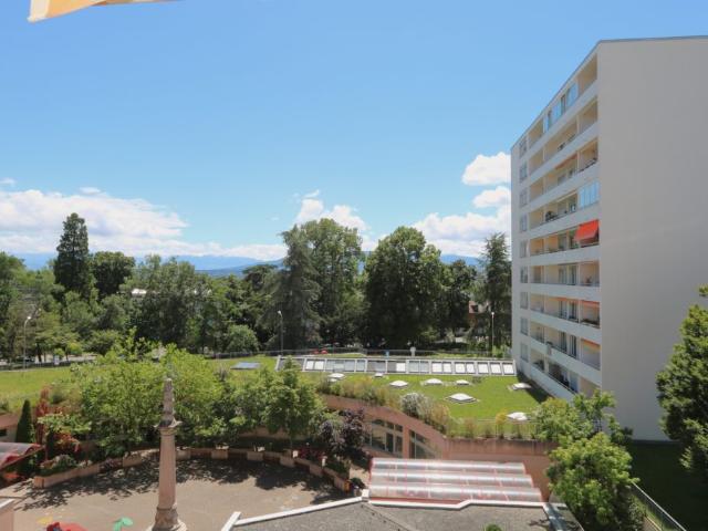 Appartement de 6,5 pièces avec 2 loggias à Versoix Régie du Centre