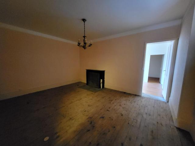 APPARTEMENT DE 72m2  TERRAIN et STATIONNEMENTS PRIVATIFS
