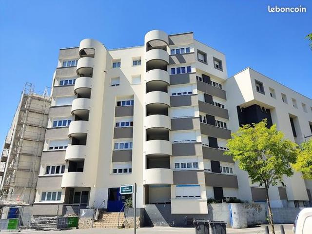 Rentabilité de 12% appartement de 90 m2 d'un seul lot à Sevran aménagé en 3 colocations indépendantes avec travaux à prévoir