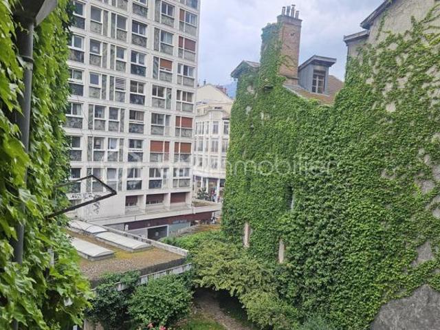 Appartement de 100 m2 en dernier étage Hyper centre de Grenoble