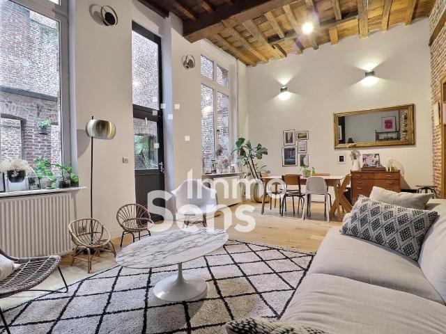 APPARTEMENT DE 100M2 AVEC EXTERIEUR STYLE MAISON VIEUX LILLE