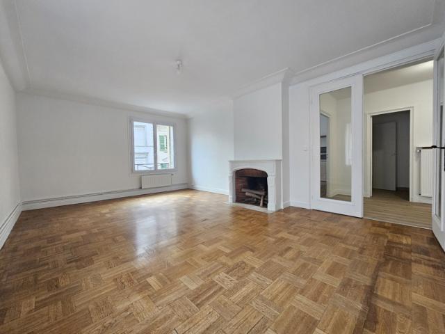 Appartement de 121 m2 avec 3 chambres en hyper centre de Ver