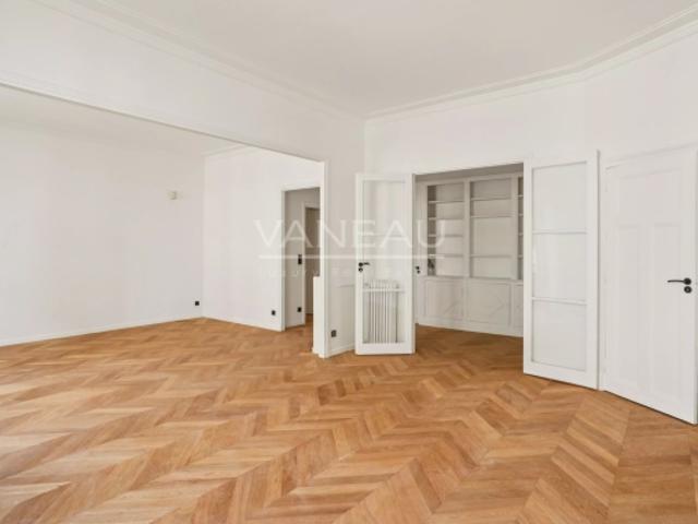 Appartement de 131 m² rénové avec prestations haut de gamme – 3ème étage d'un immeuble de standing