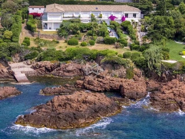 Appartement de 2 chambres de luxe en vente à Agay, France