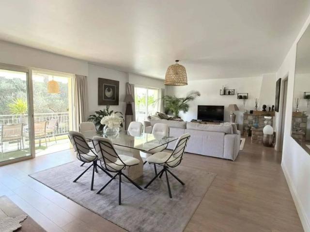 Appartement de 2 chambres de luxe en vente à Antibes, Provence Alpes Côte d'Azur