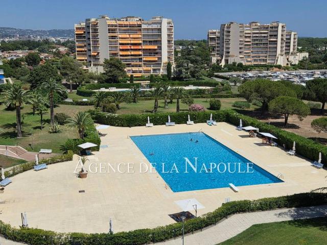 Appartement de 2 chambres de luxe en vente à Mandelieu, France