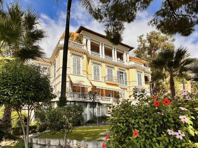 Appartement de 2 chambres de luxe en vente à Menton, Provence Alpes Côte d'Azur