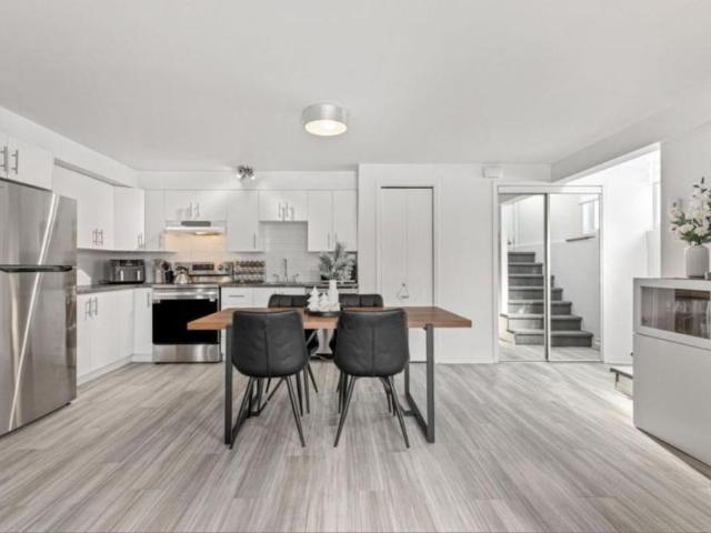 Appartement de 2 chambres, 1 salle de bain et cours extérieur