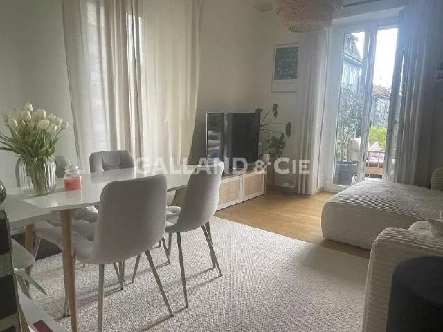 Appartement de 2 ½ pièces au rez de chaussée supérieur avec terrasse