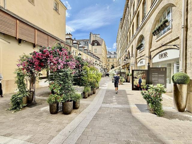 Appartement de 2 pièces de luxe en vente à Champs Elysées, Madeleine, Triangle d’or, Paris, Île de France