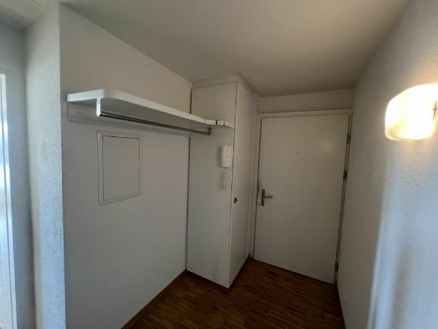 Appartement de 2 pièces partiellement rénové avec vue | dreamo. Ch