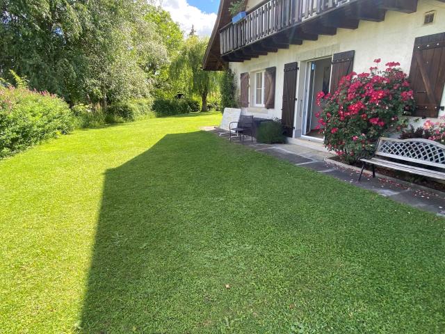 appartement de 2 pièces sis au rez de chaussée + 1 place de parc extérieure
