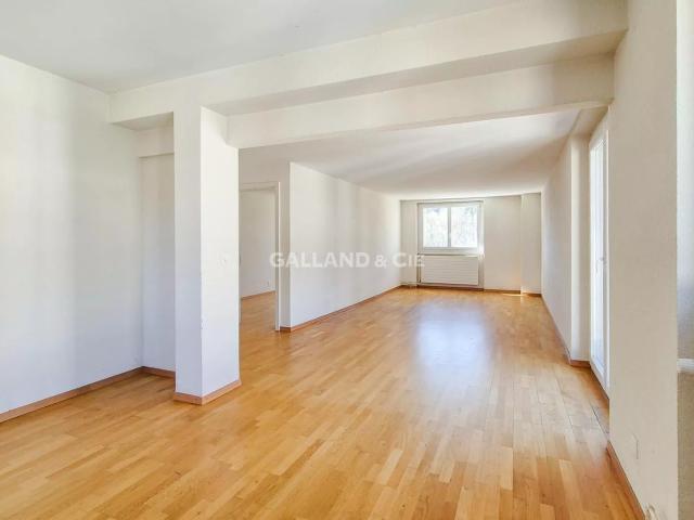 Appartement de 2.5 pièces au 3ème étage avec un balcon