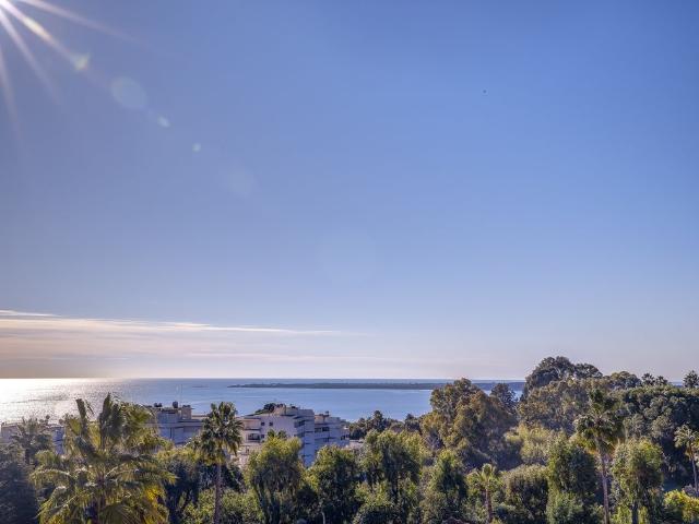 Appartement de 3 chambres de luxe en vente à Vallauris, Provence Alpes Côte d'Azur