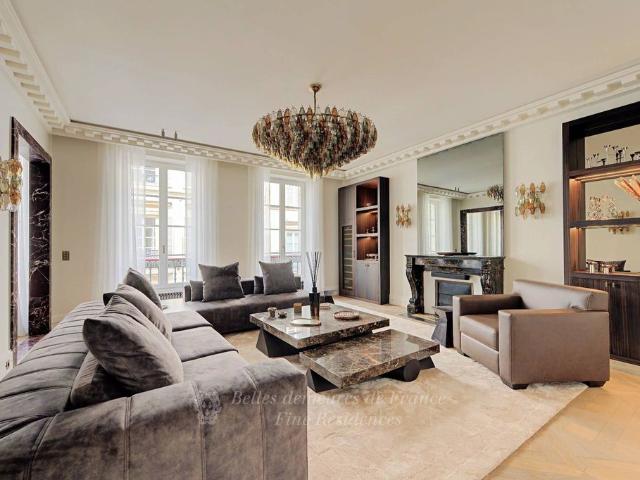 Appartement de 3 chambres de luxe en vente à Chatelet les Halles, Louvre Tuileries, Palais Royal, Paris, Île de France