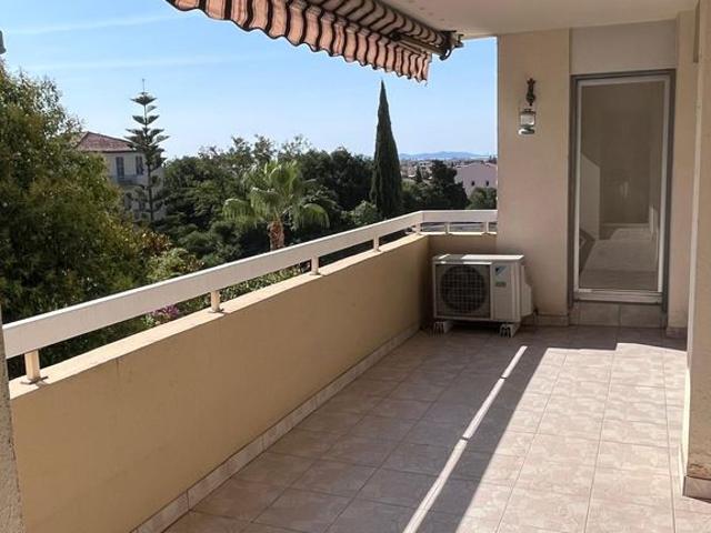 Appartement de 3 chambres de luxe en vente à Hyères, France