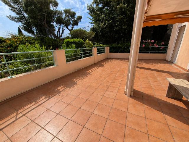 Appartement de 3 chambres de luxe en vente à Hyères, France