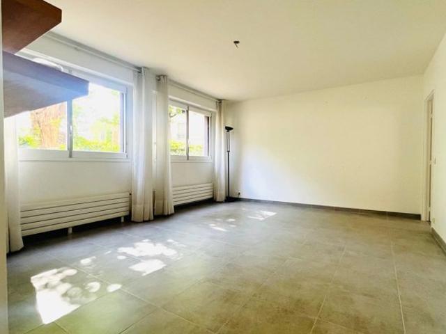APPARTEMENT DE 3 PIECES 63M2 AVEC CAVE ET PK A ISSY