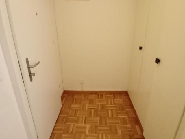 Appartement de 3 pièces au 2ème étage avec balcon. Dreamo. Ch