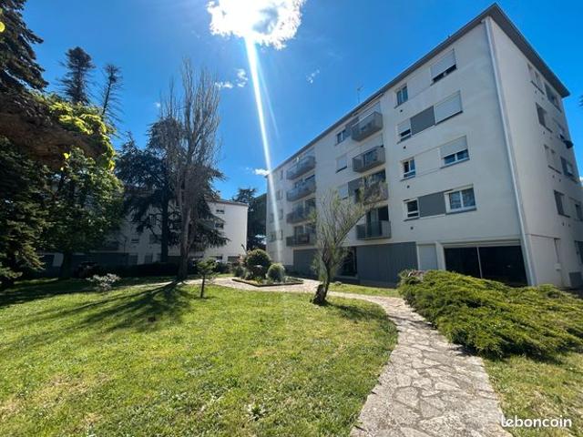 Appartement de 3 pièces avec stationnement vendu loué à Béziers