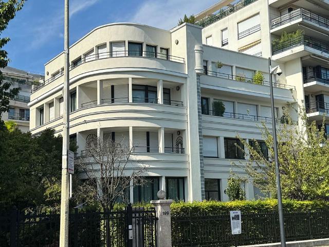Appartement de 3 pièces de luxe en vente à Courbevoie, France