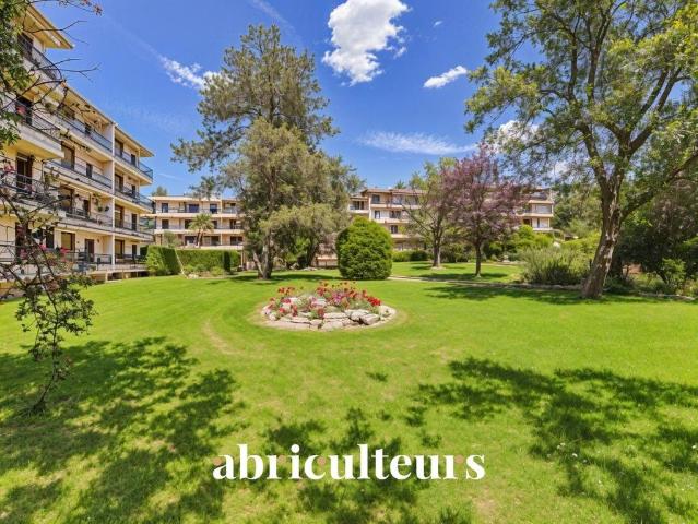 Appartement de 3 pièces de luxe en vente à Aix en Provence, Provence Alpes Côte d'Azur