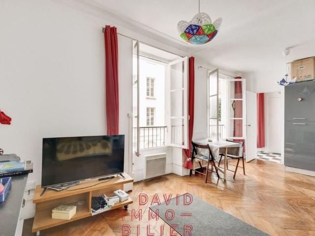 Appartement de 3 pièces de luxe en vente à Montmartre, Abbesses, Grandes Carrières, France