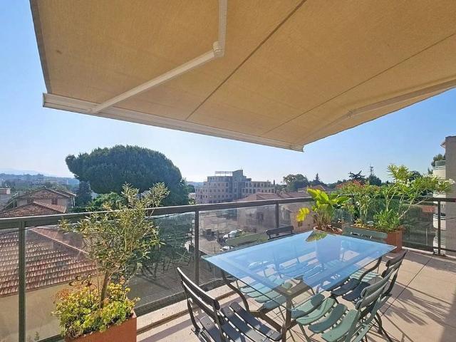 Appartement de 3 pièces de luxe en vente à Saint Laurent du Var, Provence Alpes Côte d'Azur