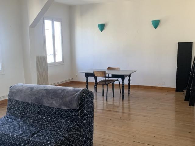 Appartement de T3 Place du Forum 89 m²